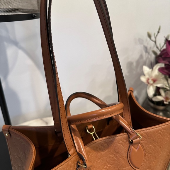 Louis Vuitton On The Go MM Cognac… color no longer available..Pristine! - Picture 2 of 13